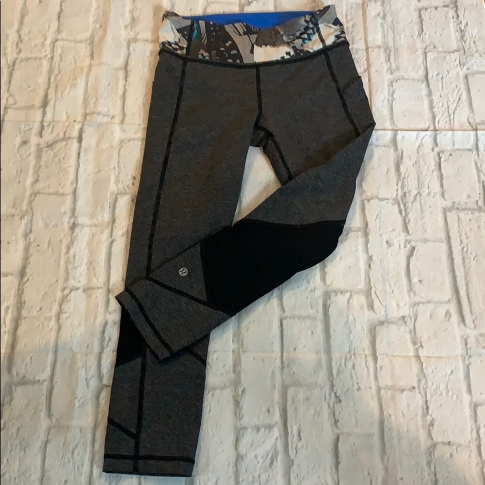 Lululemon grey cropped leggings sz 4. Like new.
